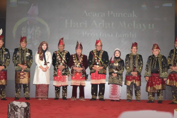 Meriahkan Pekan Hari Adat Melayu Jambi ASN Pemerintah Provinsi Berpakaian Adat