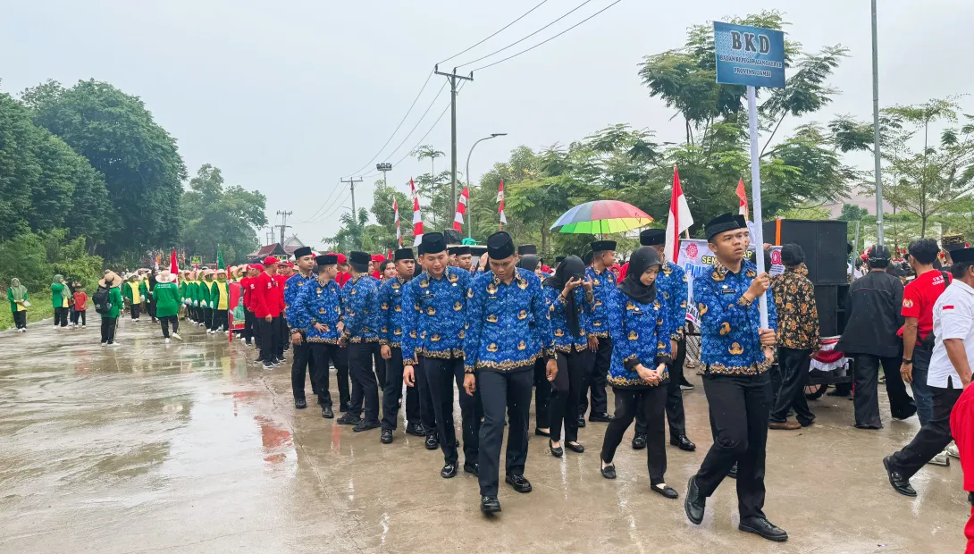 Barisan Personel dari BKD Provinsi Jambi Ramaikan Pawai Pembangunan